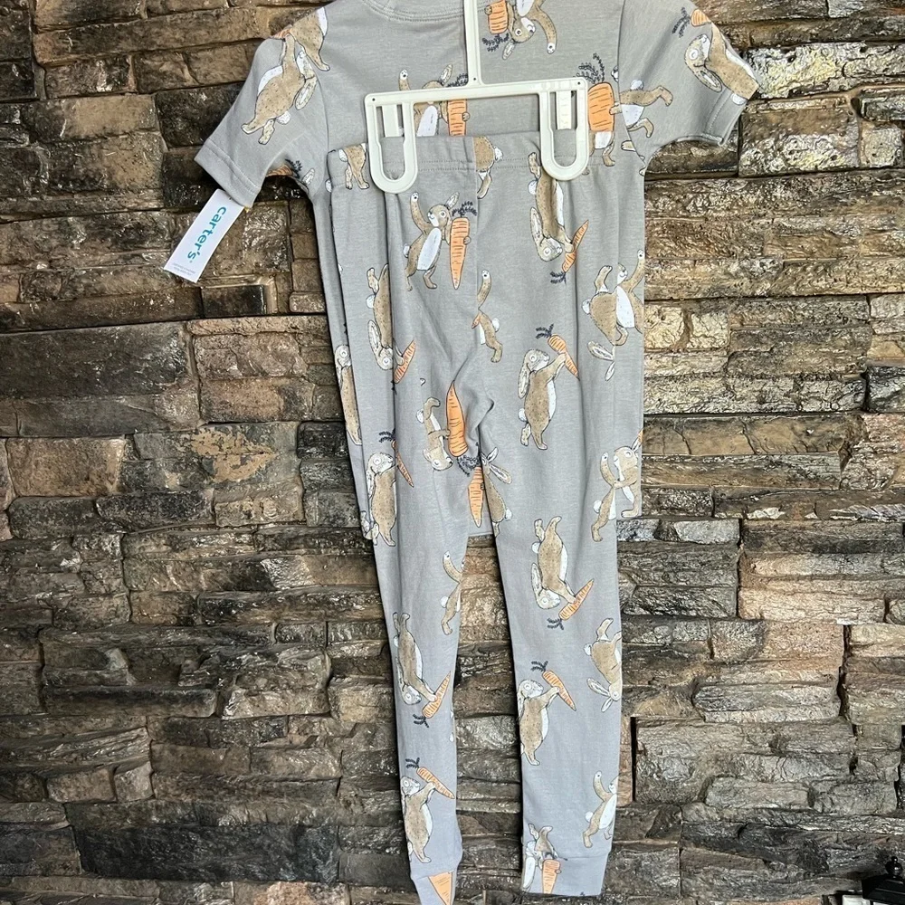 Carter's Gray Pajama Sets with Giraffe Pattern